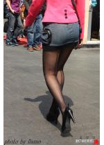 我的街拍beautyleg模特――透明黑丝，超短牛仔裙，顶级黑高美腿