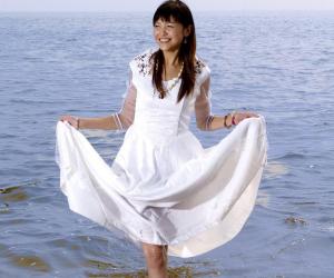 【丽柜】菲儿 08-06-08 海边的白丝新娘 [19P]
